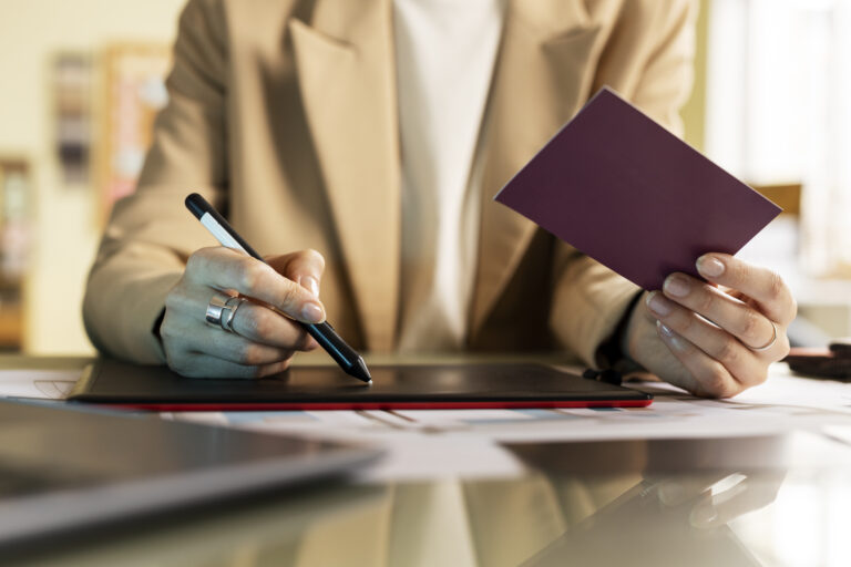 ¿Cómo obtener la residencia legal en España?